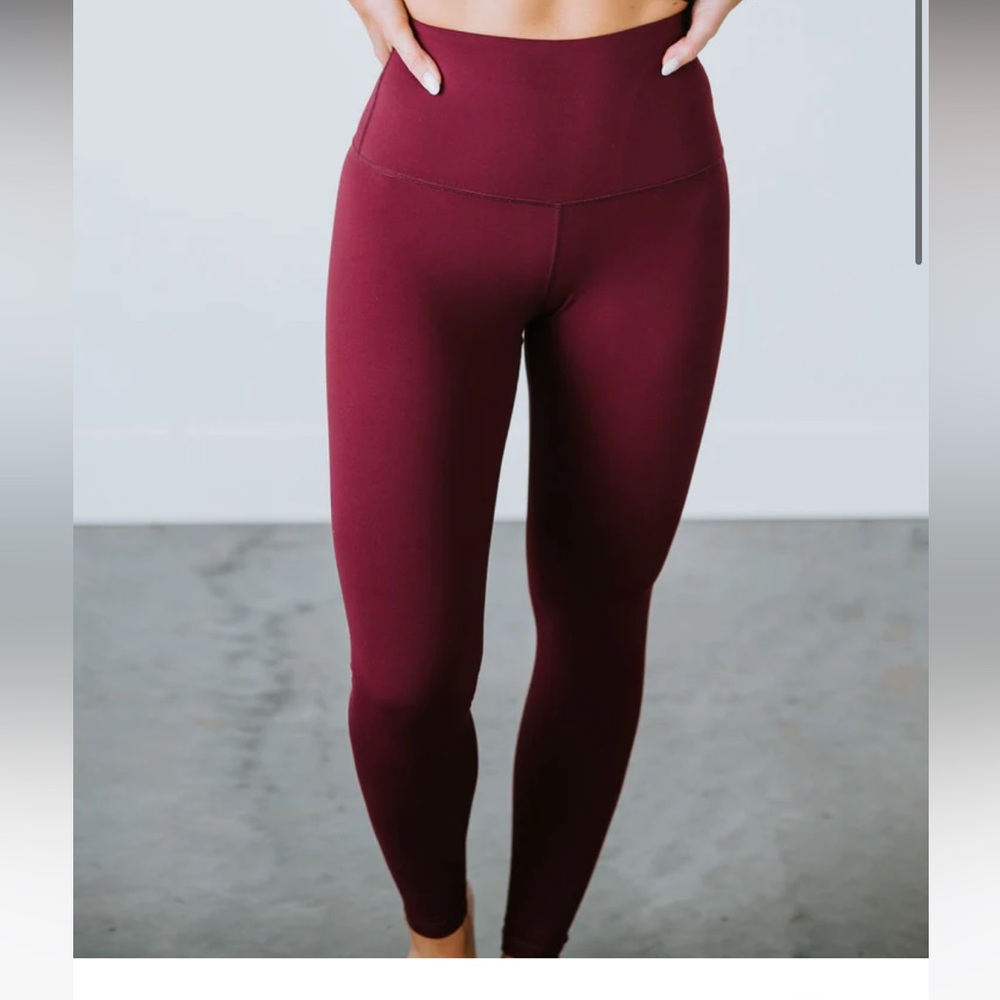 Lily & Lottie Langford Leggings. Wine. Size small.